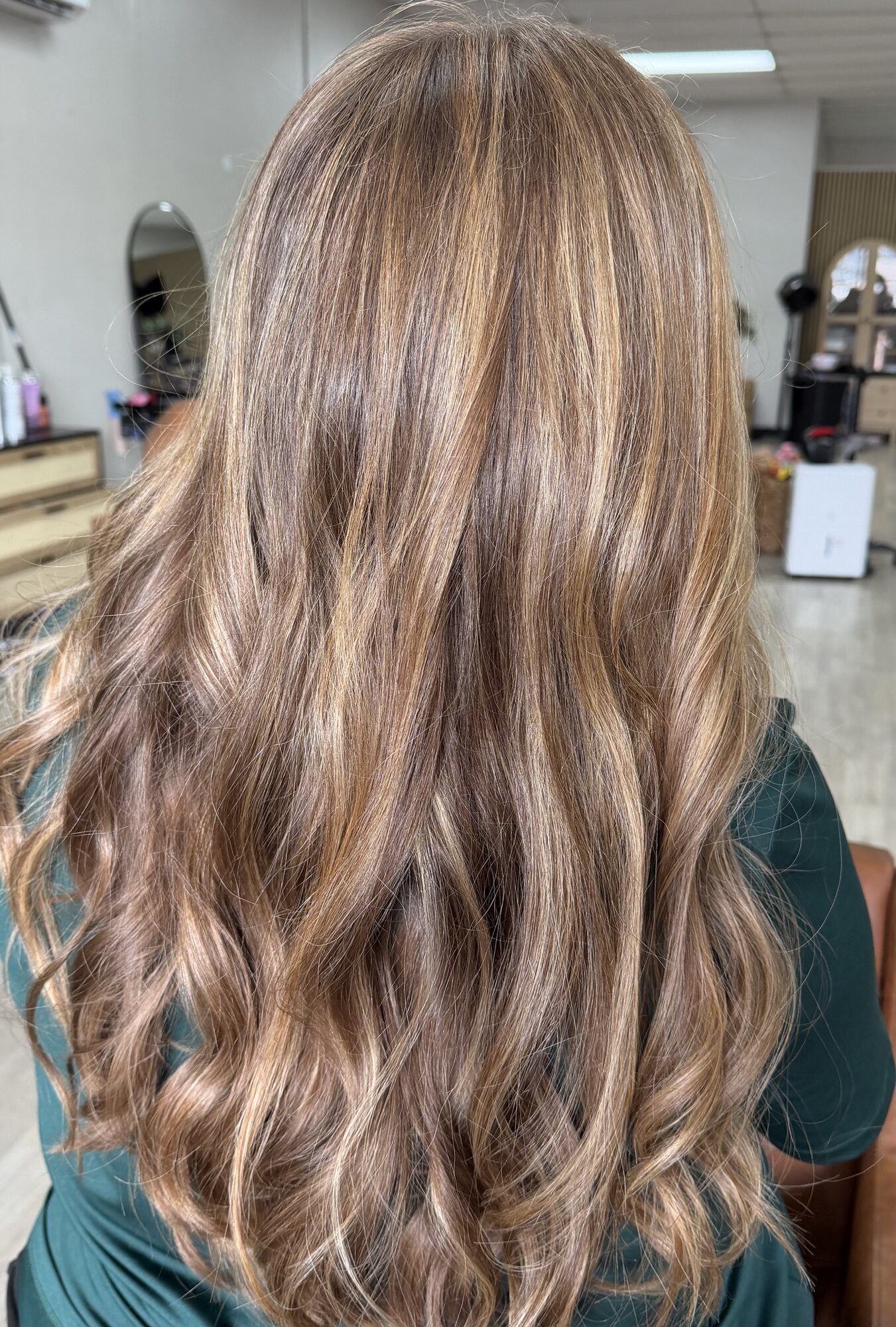 Long wavy balayage hair color