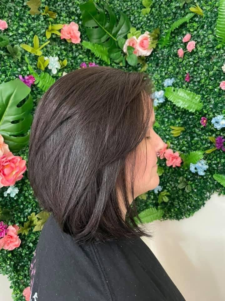 Dark brunette layered haircut