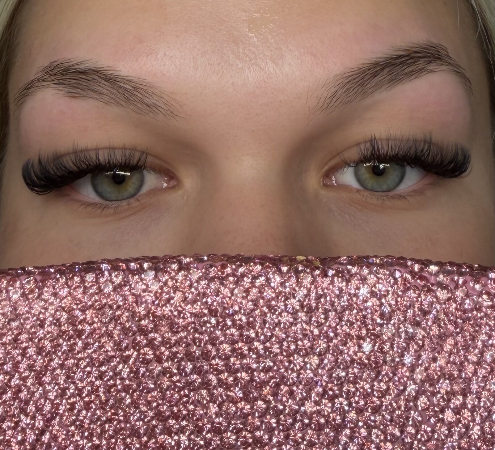 Full lash set on green eyes with glam finish