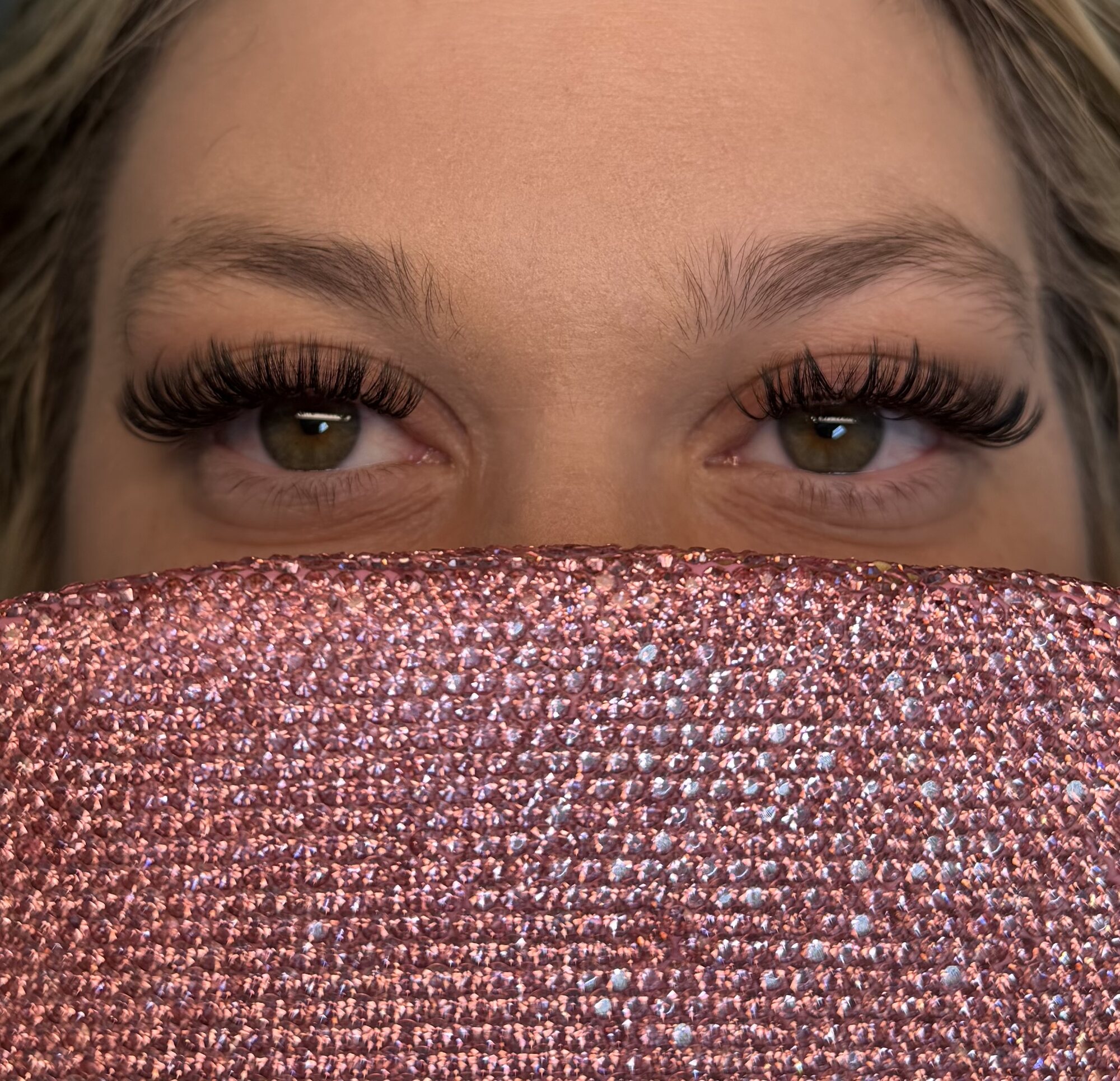 Wispy lash set on hazel eyes